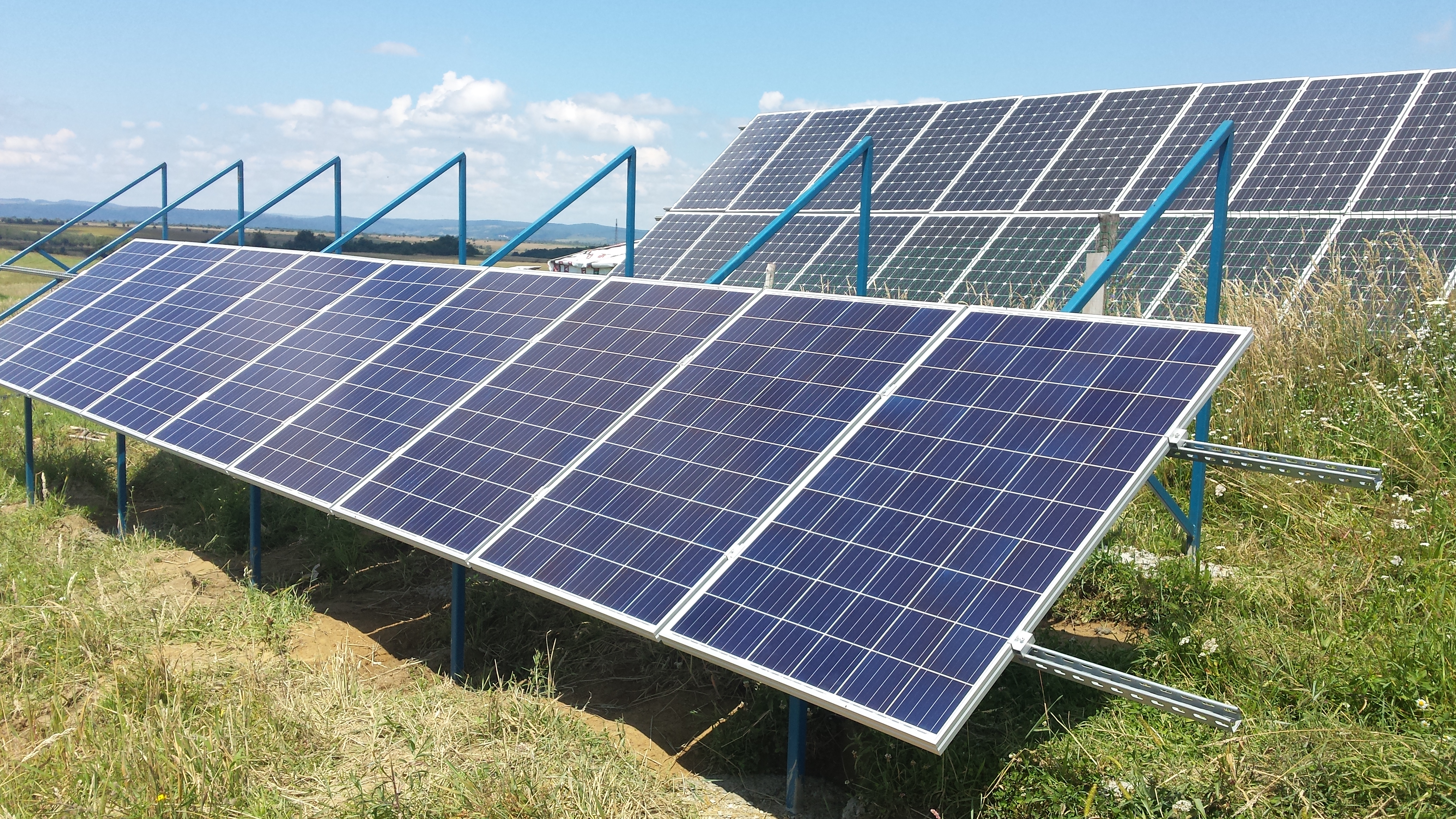 Instalatie fotovoltaica ferma 12 kWp fv / 48 kW stocare – jud. Brasov